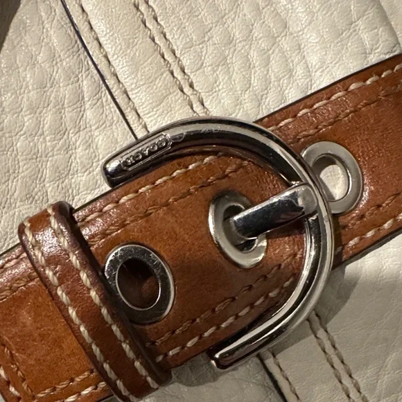 Coach Soho White Leather Wristlet with Brown Buckle Accent - Picture 5 of 9